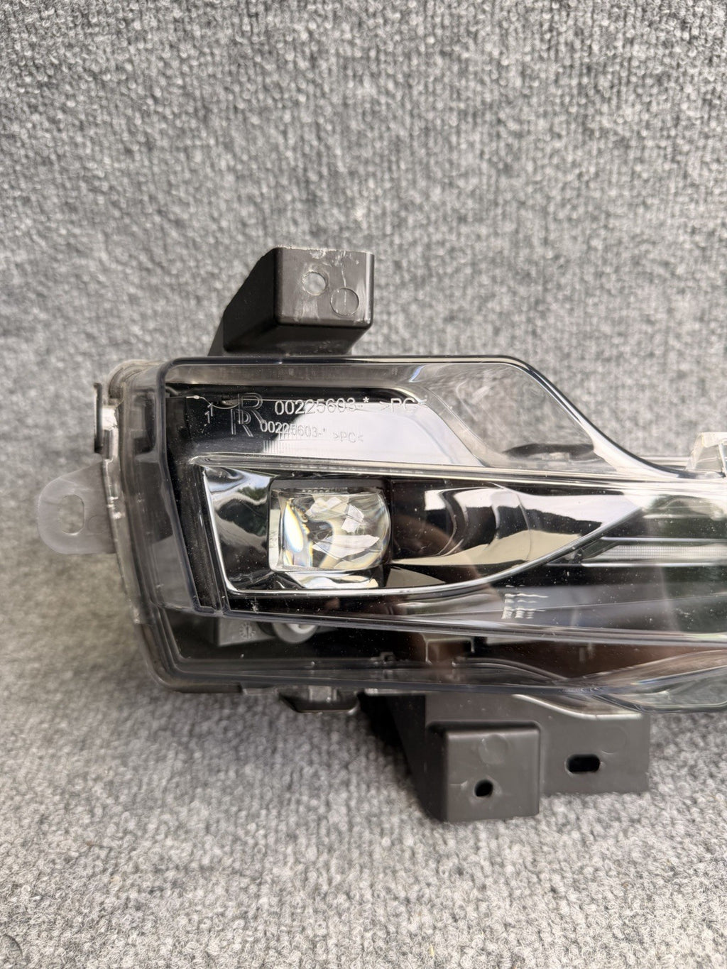 OEM 2018 - 2023 Tesla Model 3 Y Right RH 3 Pin LED Fog Light Lamp 1507931-00-D