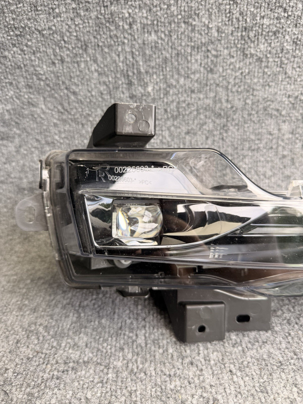 OEM 2018 - 2023 Tesla Model 3 Y Right RH 3 Pin LED Fog Light Lamp 1507931-00-D