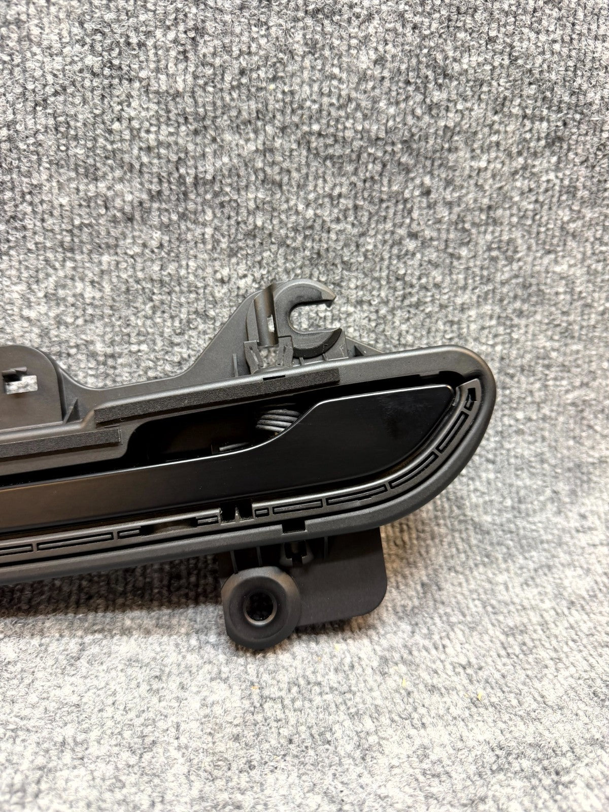 2020 - 2024 TESLA MODEL Y FRONT/REAR LEFT SIDE DOOR HANDLE OEM, 1528114-00-D