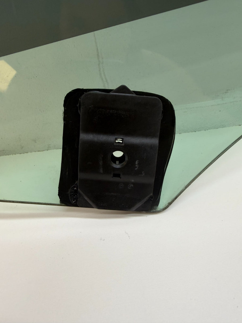 2020-2024 Tesla Model 3 M3 Front Passenger Side Door Window Glass Right RH