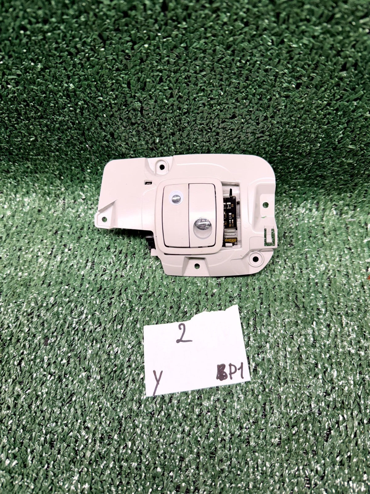 ♦️20-24 TESLA MODEL Y LEFT INTERIOR DOME READING CABIN LIGHT OEM, 1692045-00-B