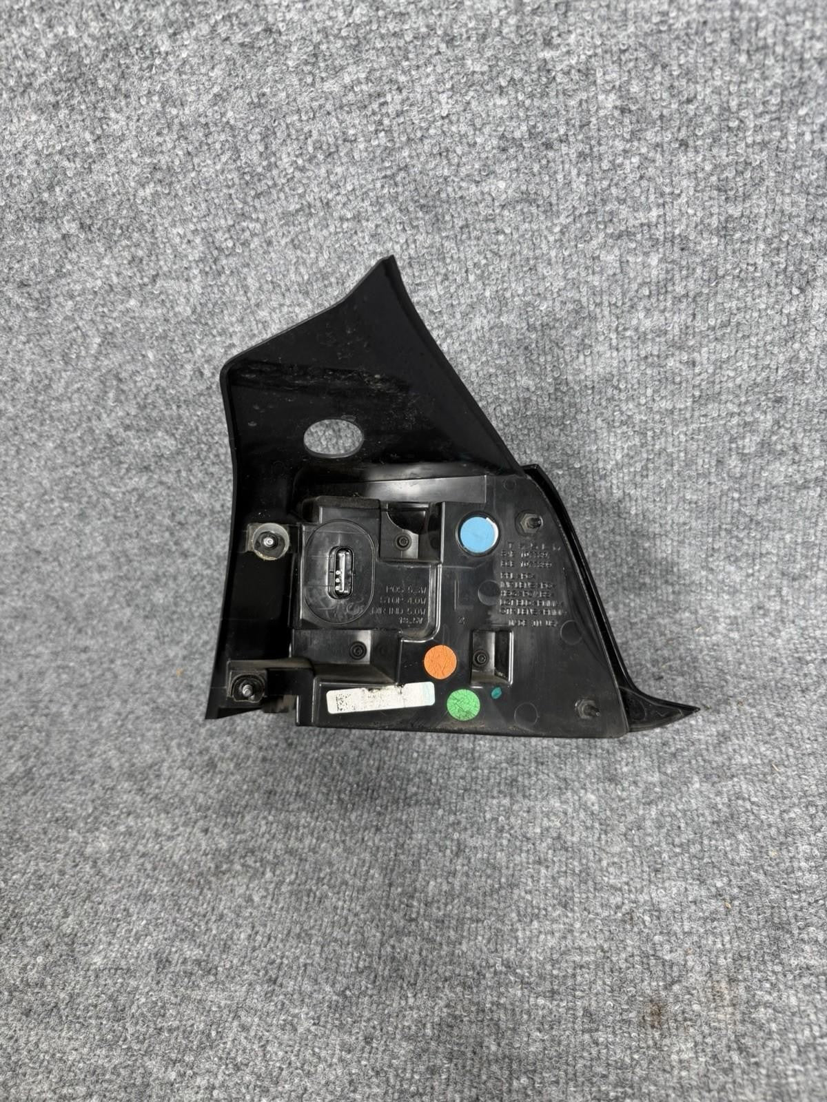 ♦️2017 - 2023 TESLA MODEL 3 REAR LEFT DRIVER SIDE OUTER TAIL LIGHT OEM, 1077397