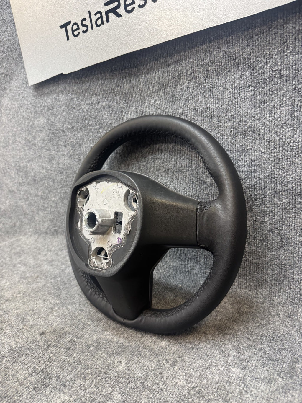 20-24 TESLA MODEL Y LEATHER STEERING WHEEL W/ CONTROL SWITCHES OEM, 1095222-00-N