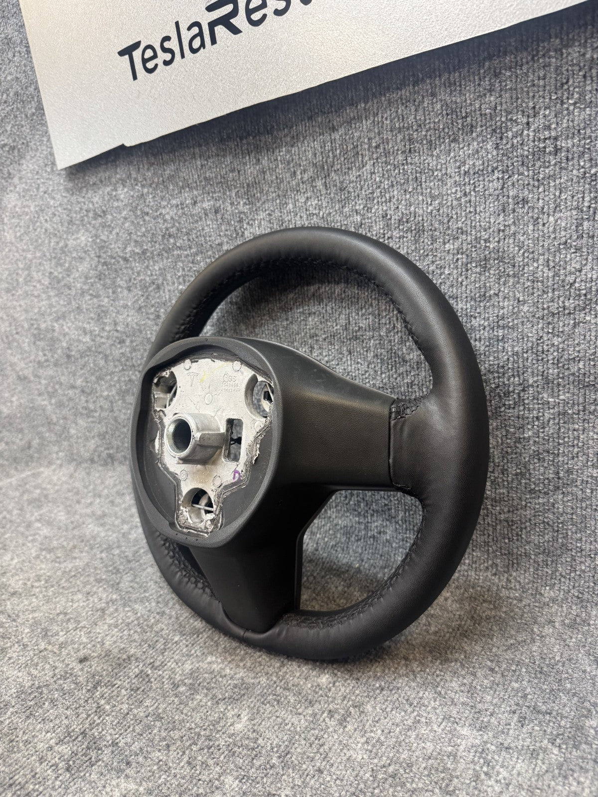 20-24 TESLA MODEL Y LEATHER STEERING WHEEL W/ CONTROL SWITCHES OEM, 1095222-00-N