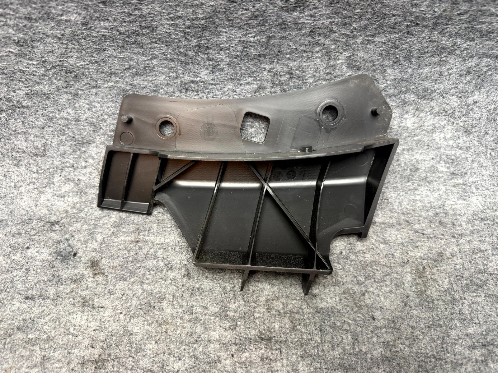 ♦️2017 - 2023 TESLA MODEL 3 FRONT RIGHT UPPER BUMPER BRACKET OEM, 1084170-00-B