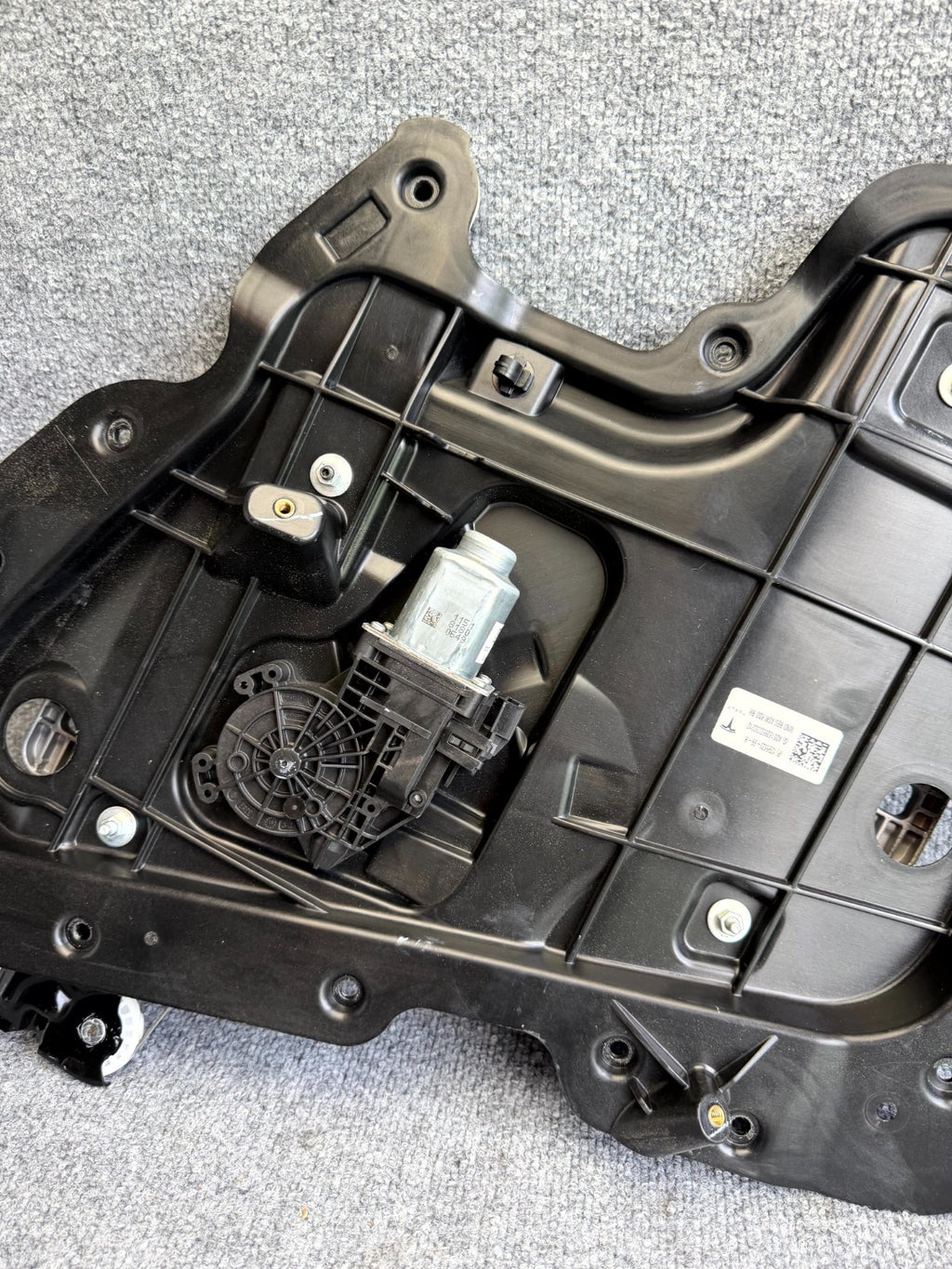 2017-2023 TESLA MODEL 3 REAR RIGHT DOOR WINDOW REGULATOR MOTOR OEM, 1096623-99-H