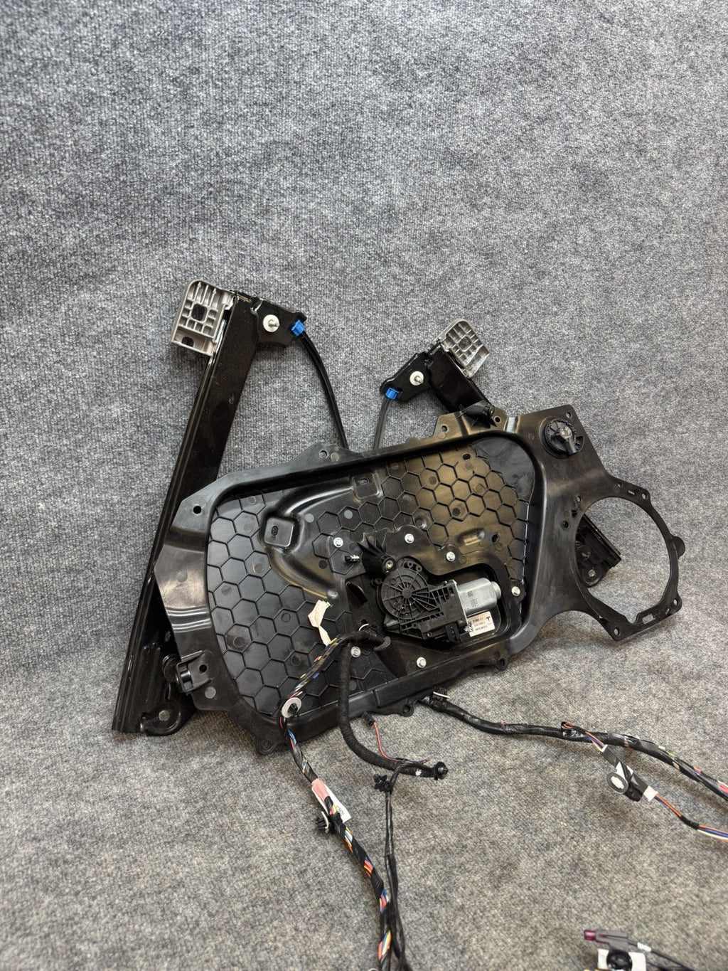 17-23 Model 3 Front Left Door Window Glass Regulator & Motor LH 1096620-10-F