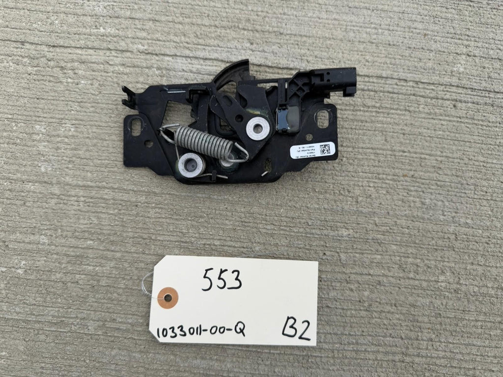 ♦️17-23 TESLA MODEL 3 HOOD LATCH LOCK COVER PANEL OEM, 1033011-00-Q