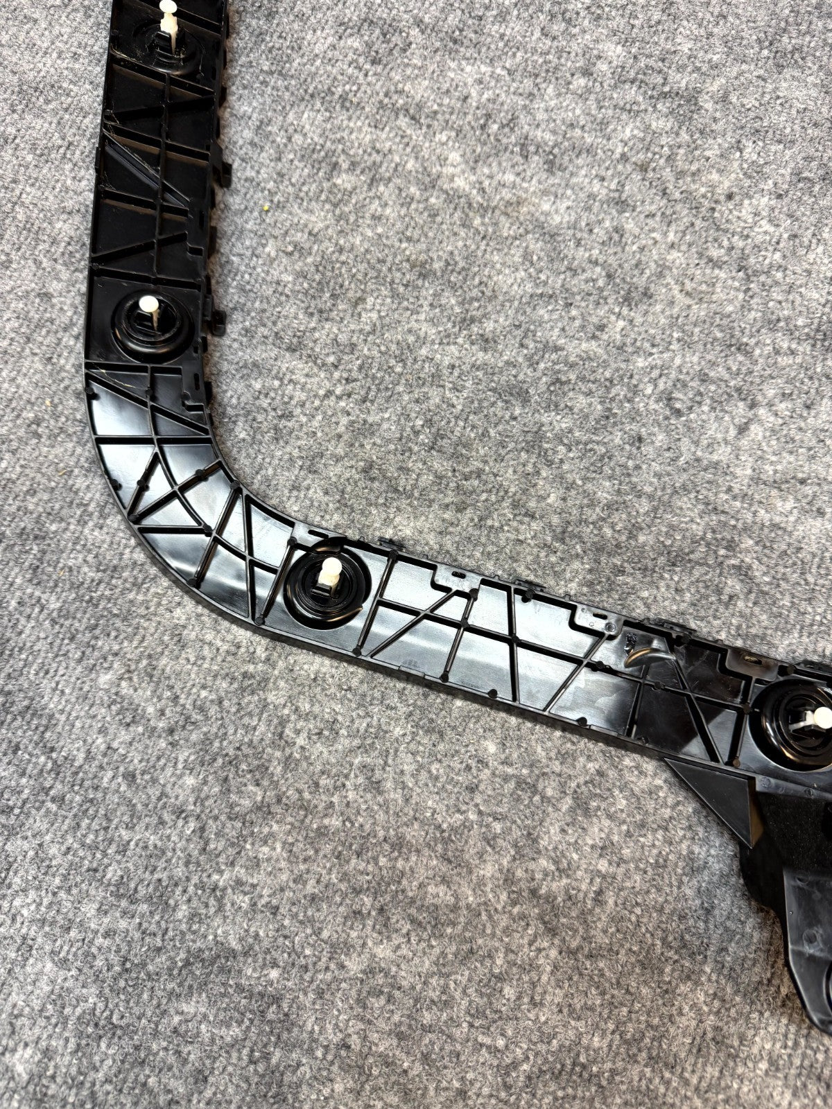 2020-2024 TESLA MODEL Y REAR LEFT SIDE BUMPER RETAINER BRACKET OEM, 1494036-00-A