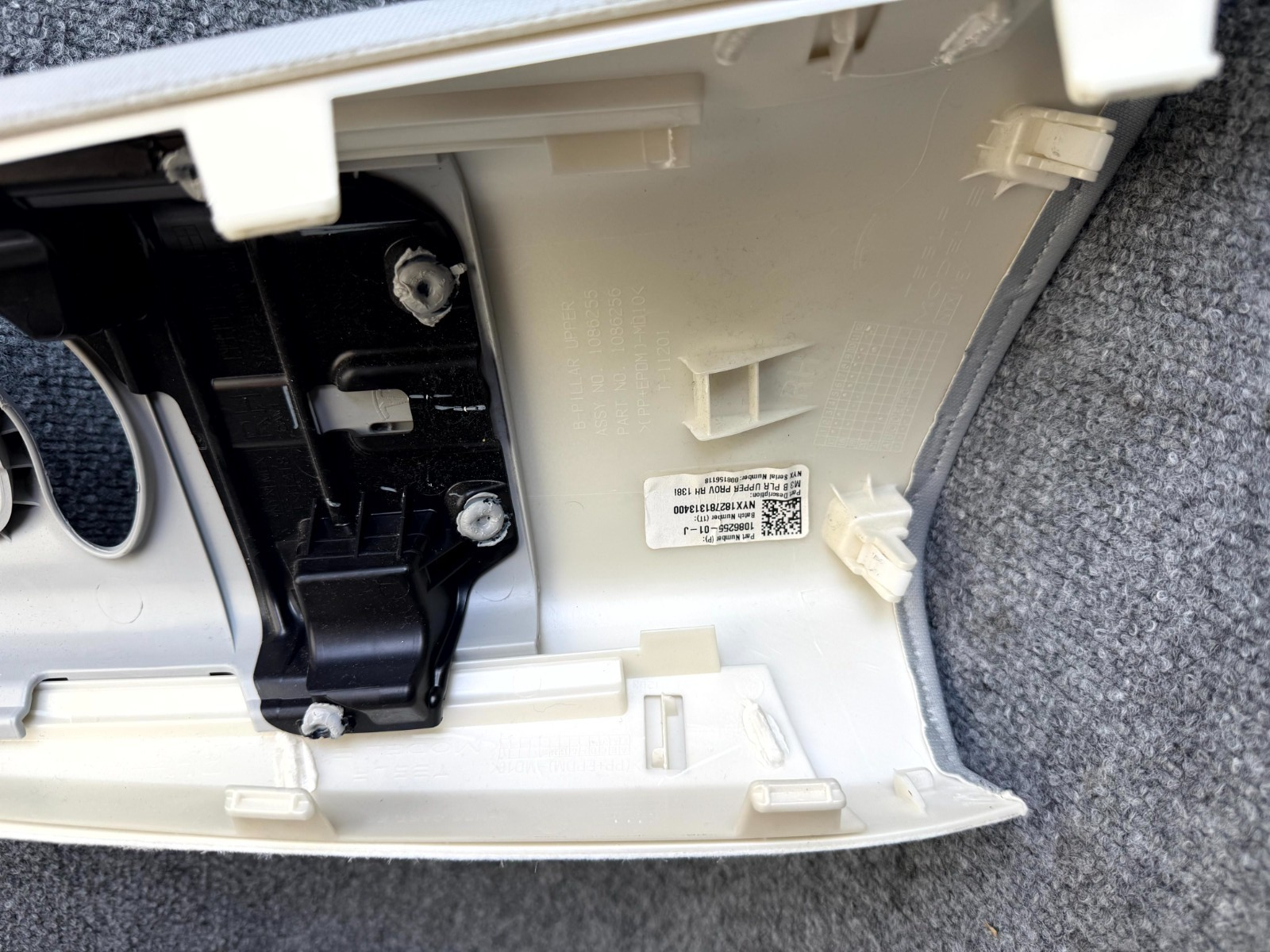 2017-2023 TESLA MODEL 3 RIGHT SIDE UPPER B PILLAR TRIM PANEL COVER OEM,108625501
