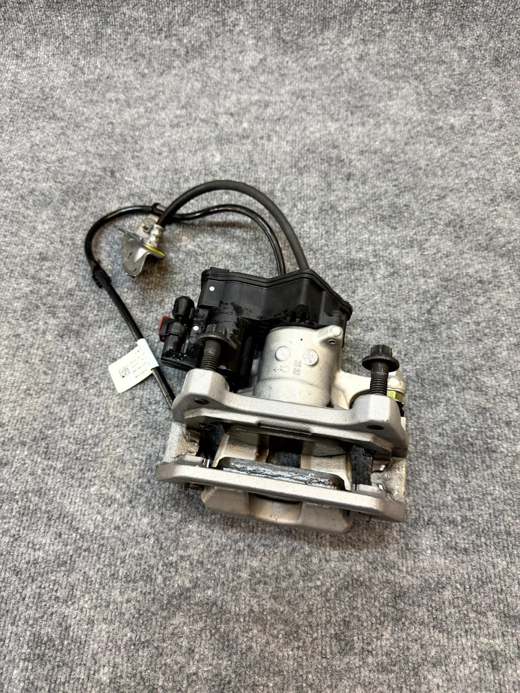 2020 - 2024 TESLA MODEL Y REAR BRAKE CALIPER WITH BREAK LINE OEM, 1044625-00-B