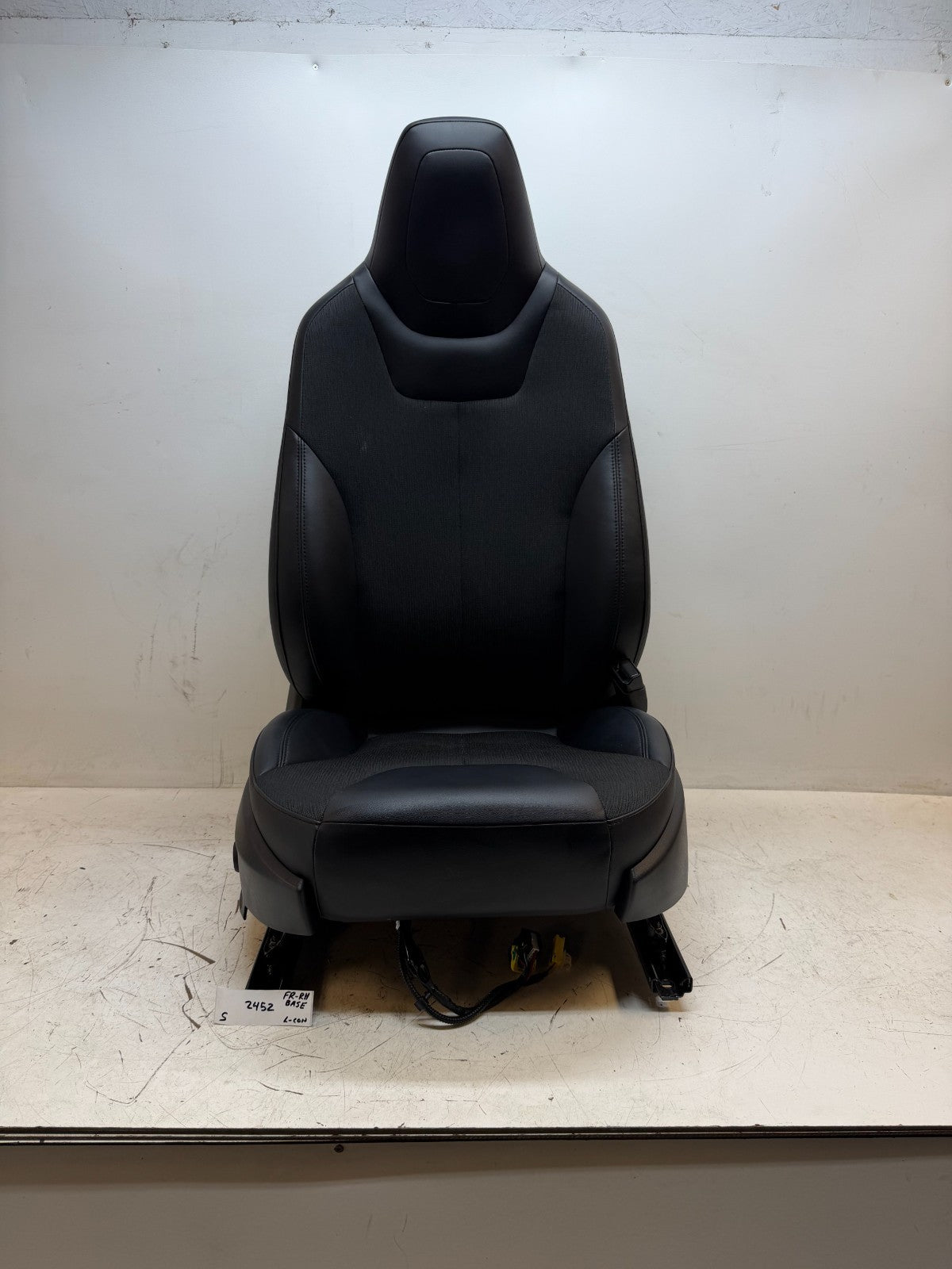 2016-2020 Tesla Model S Front Passenger Side Seat Black Cloth / Leather Right