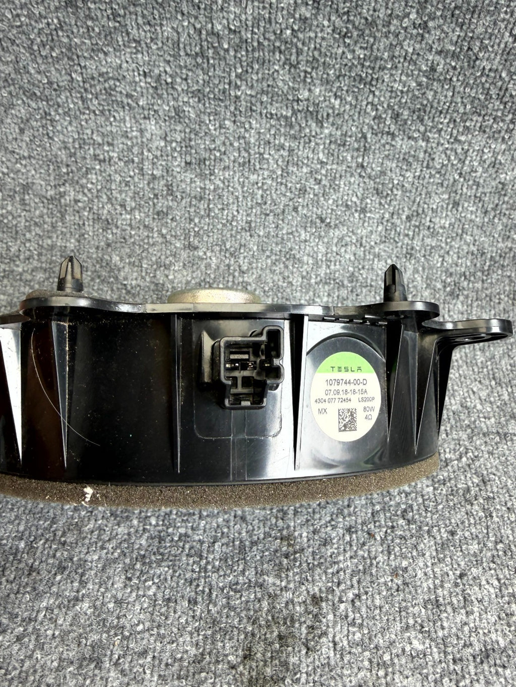 2017 - 2023 TESLA MODEL 3 FRONT RIGHT SIDE DOOR SPEAKER OEM, 1079744-00-D