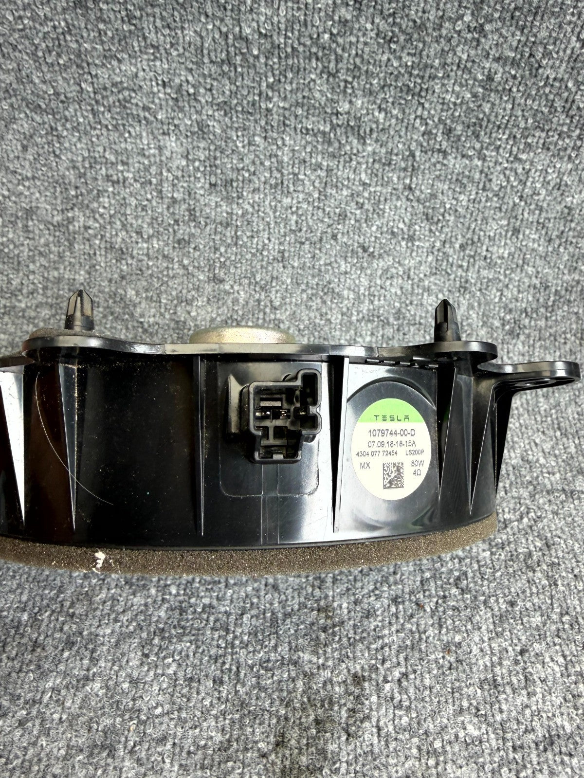 2017 - 2023 TESLA MODEL 3 FRONT RIGHT SIDE DOOR SPEAKER OEM, 1079744-00-D