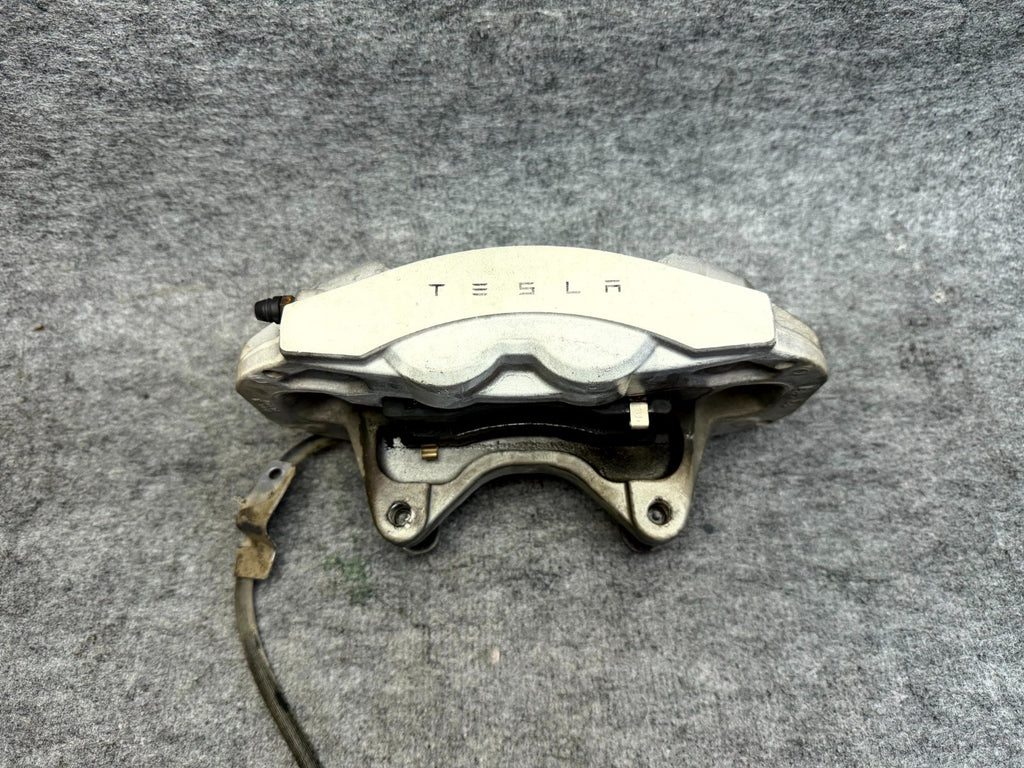 ♦️17–23 TESLA MODEL 3 FRONT RIGHT CALIPER W/ BRAKE HOSE LINE OEM, 1044622-00-E