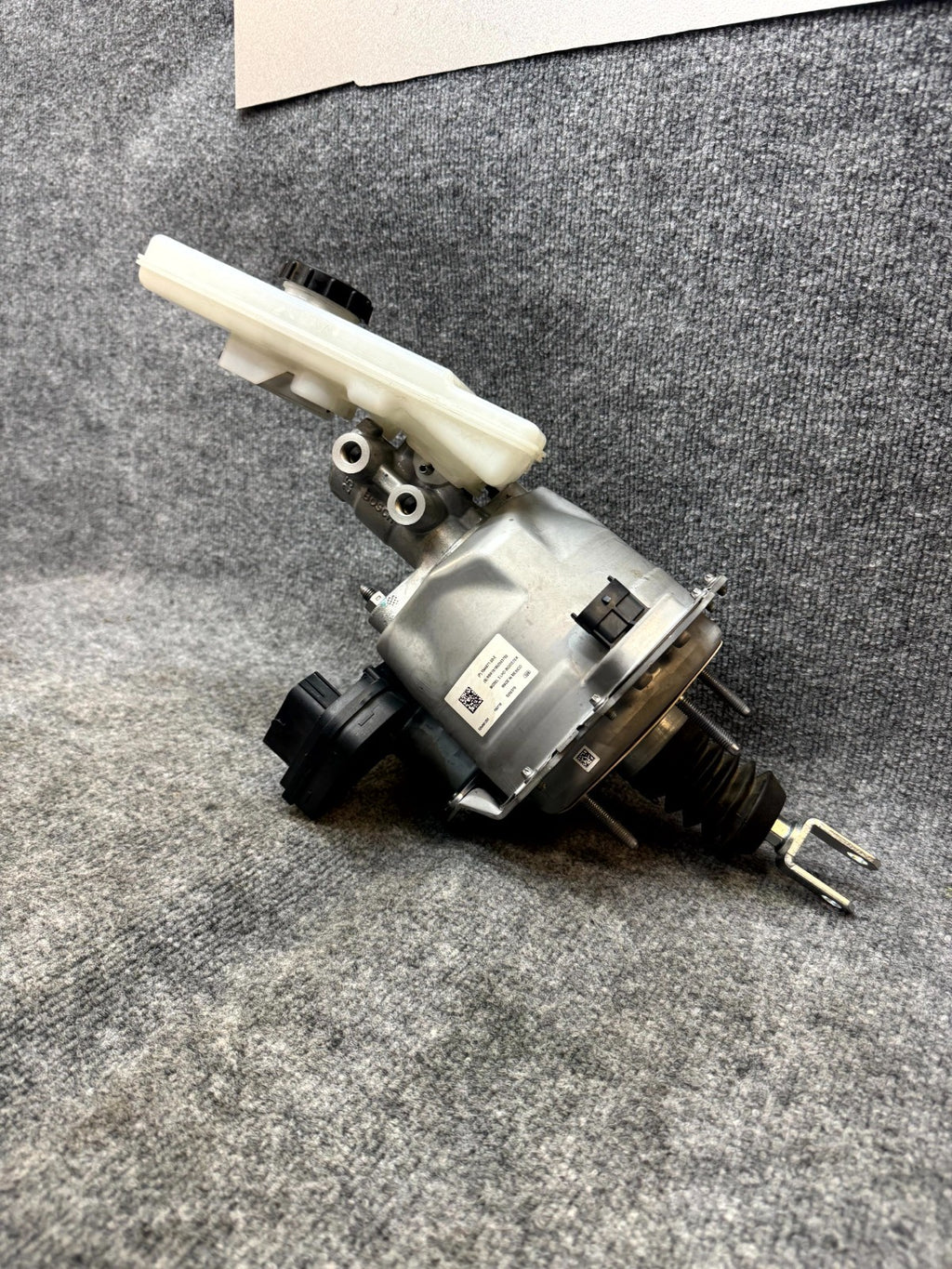 17-23 TESLA MODEL 3 BRAKE BOOSTER MASTER CYLINDER W/ RESERVOIR OEM, 104467100E