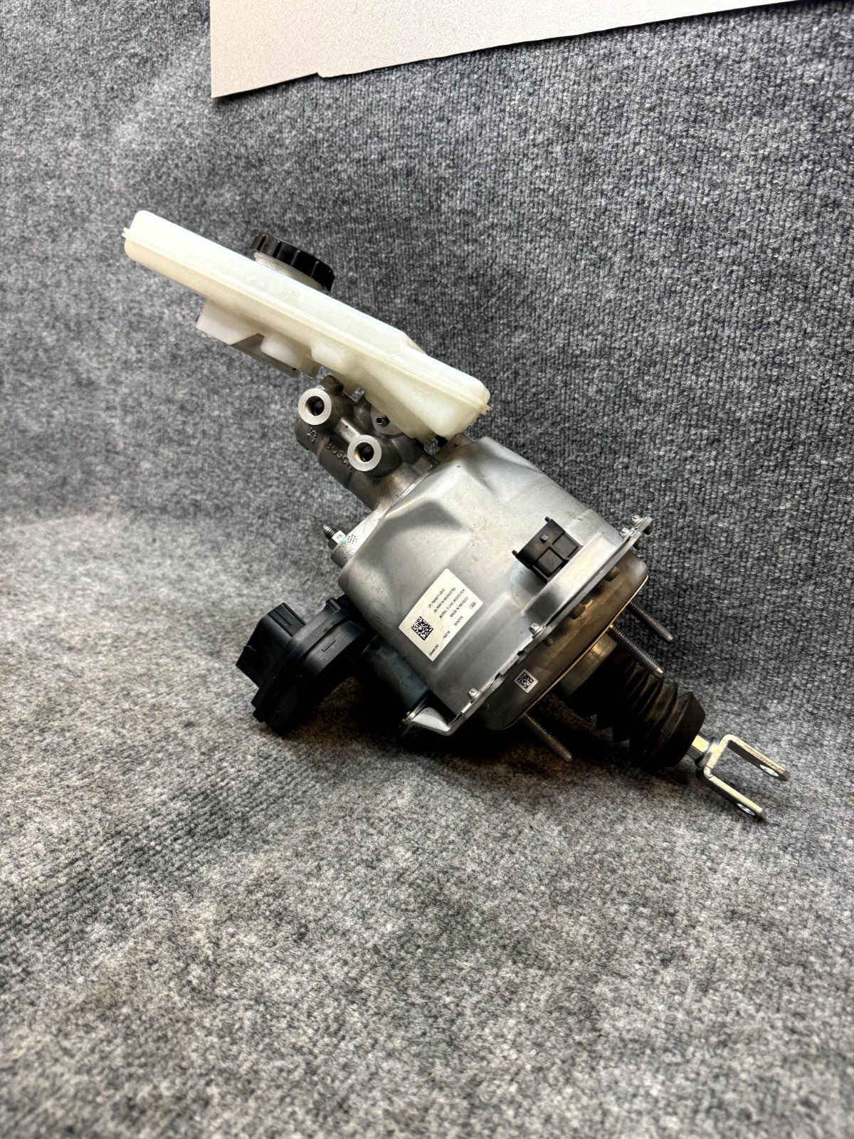 17-23 TESLA MODEL 3 BRAKE BOOSTER MASTER CYLINDER W/ RESERVOIR OEM, 104467100E