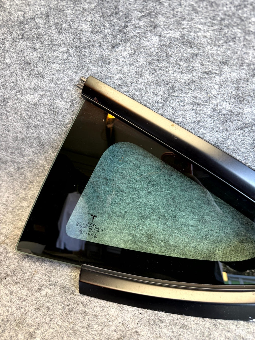 ♦️17-23 TESLA MODEL 3 REAR LEFT QUARTER WINDOW GLASS W/ MOLDING OEM, 151497801C