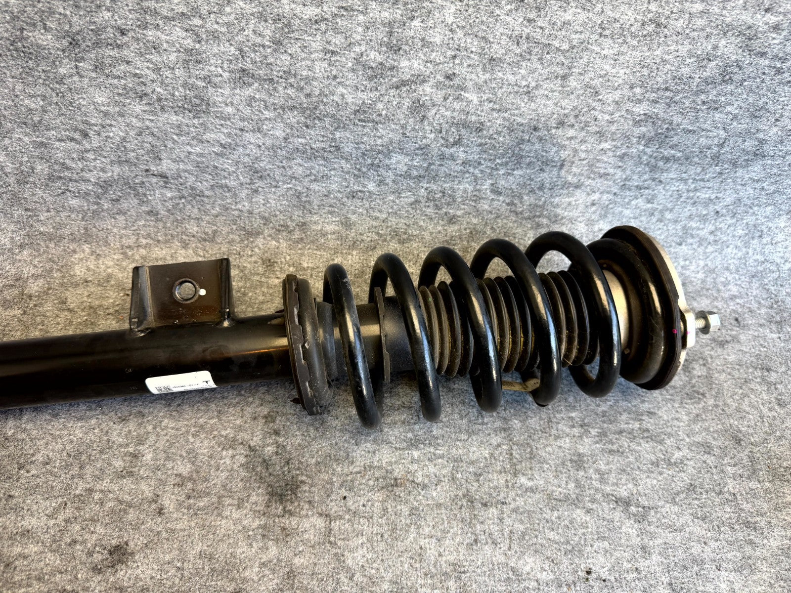 ♦️17-23 TESLA MODEL 3 FRONT RIGHT SIDE SHOCK ABSORBER ASSEMBLY OEM, 1044369-01-F