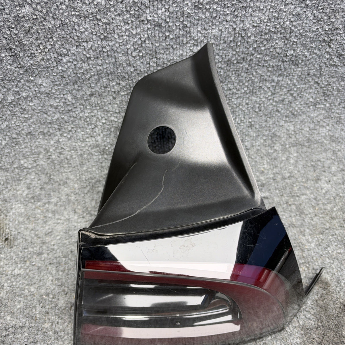 2017-2023 Tesla Model 3 Model Y RIGHT RH Tail Light 1077398-00 3-pins plug OEM