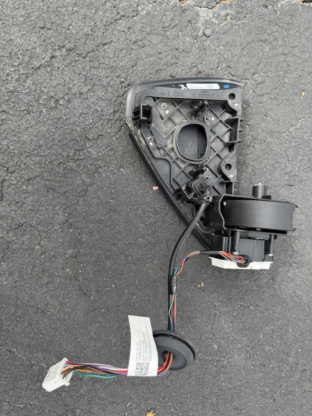 ♦️2017 - 2023 TESLA MODEL 3 REAR LEFT SIDE CHARGING PORT COVER OEM, 1084854-00-J