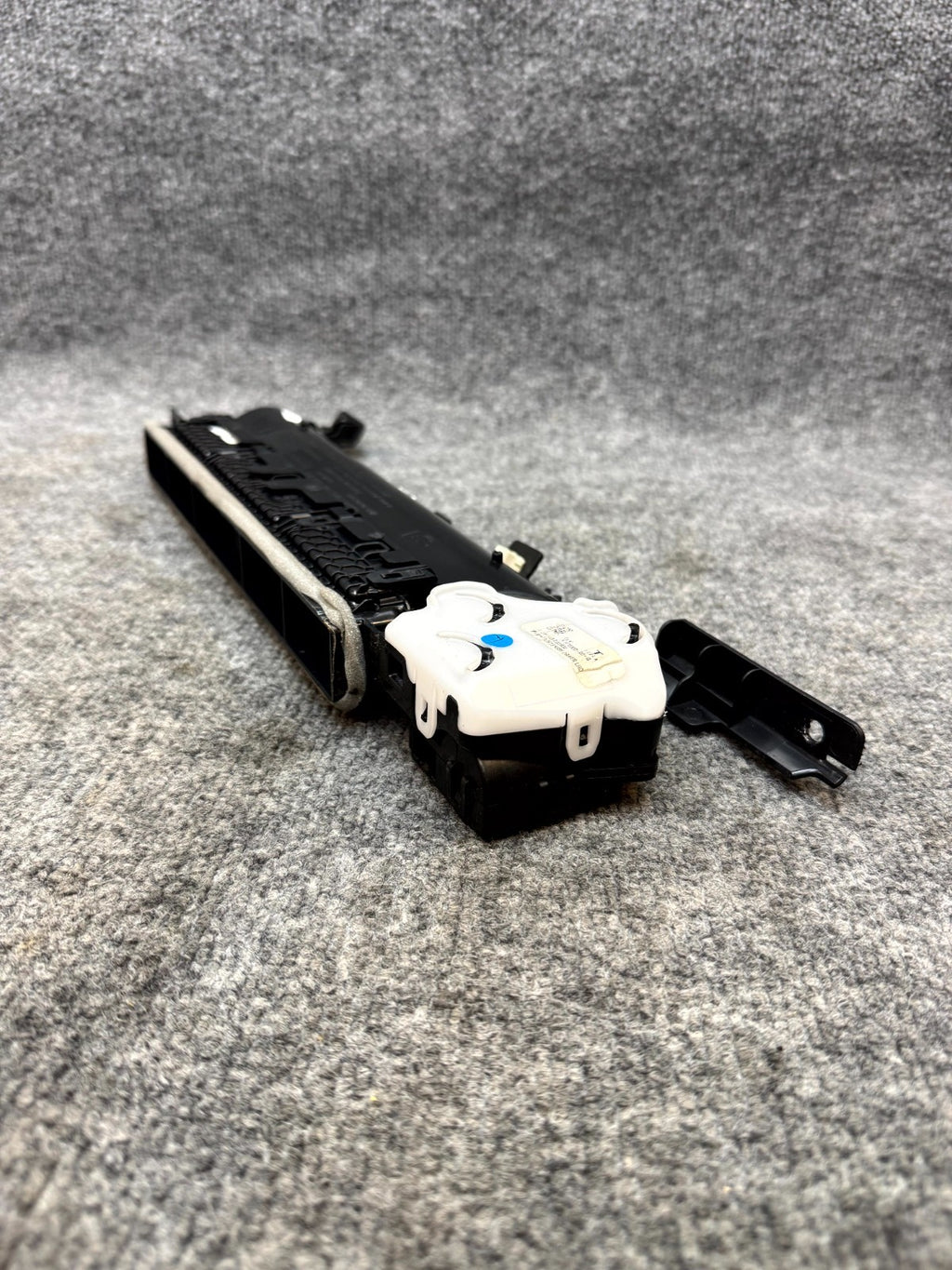 2017–2023 TESLA MODEL 3 FRONT LEFT AIR VENT GRILLE COVER TRIM OEM, 1083320-00-G