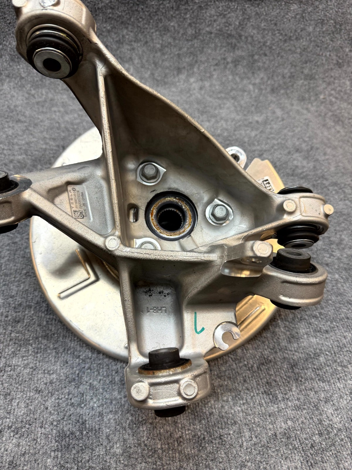 2020-2024 TESLA MODEL Y REAR LEFT SPINDLE KNUCKLE HUB & SHIELD OEM, 1188411-00-G