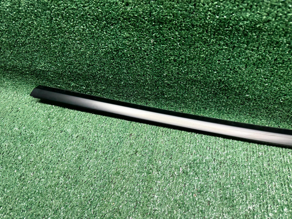 ♦️2020 – 2024 TESLA MODEL Y FRONT LEFT DOOR WINDOW BELT MOLDING OEM 1621166-00-B