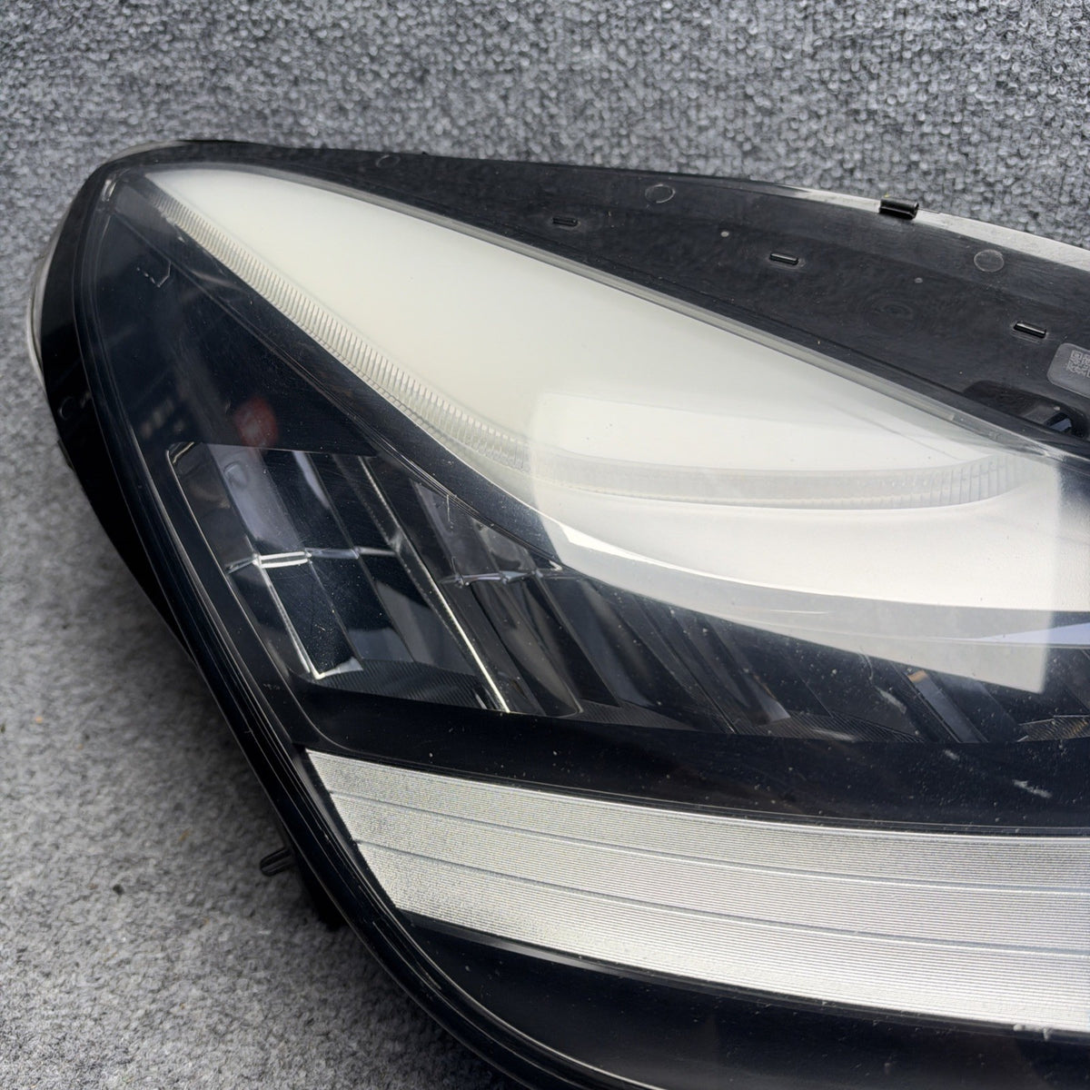 17-23 Tesla Model 3 Y Reflector LED Headlight RH Front Right 1077372-00-K OEM
