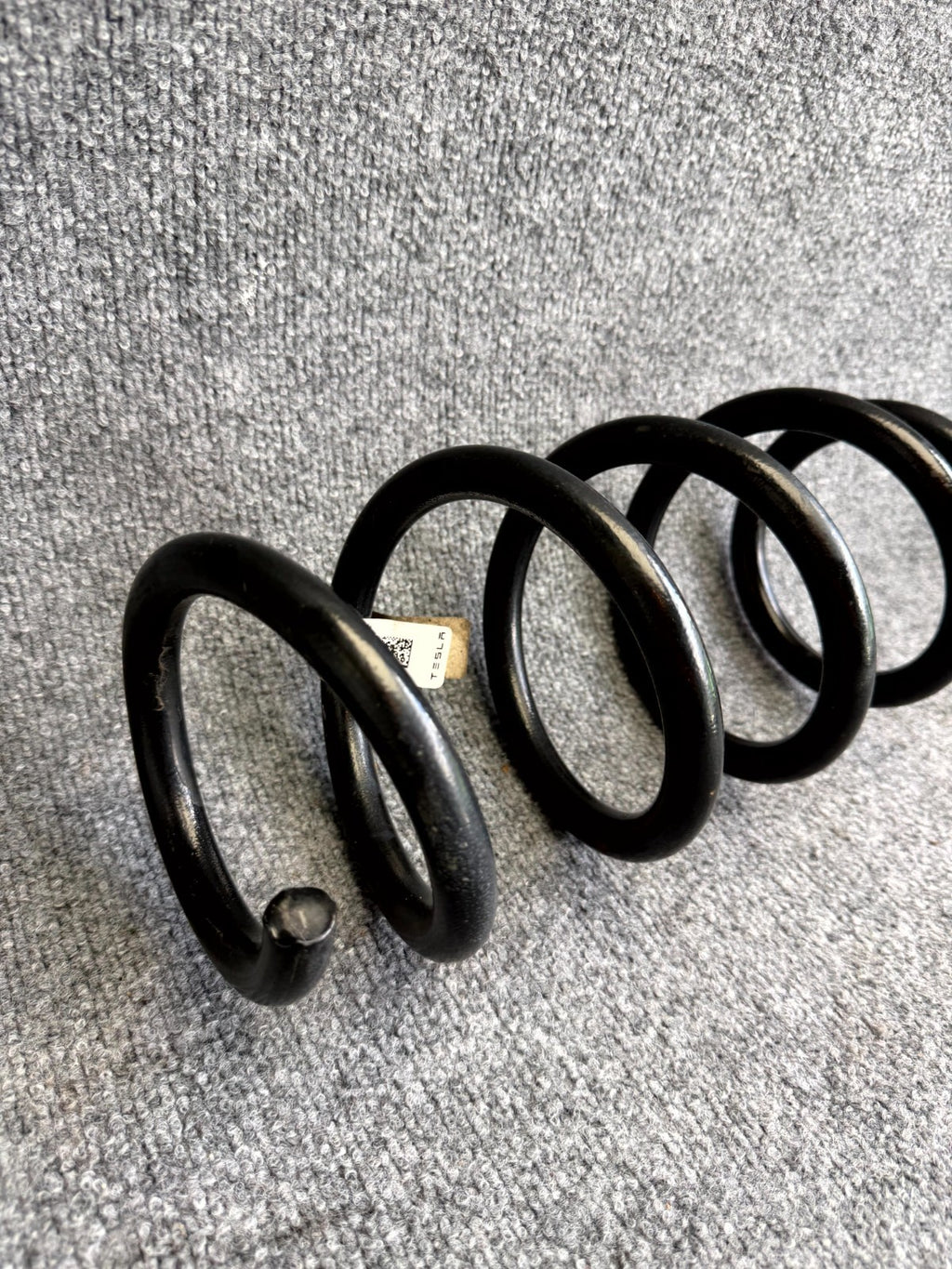 2017 – 2023 TESLA MODEL 3 REAR LEFT OR RIGHT SIDE COIL SPRING OEM, 1044472-91-E