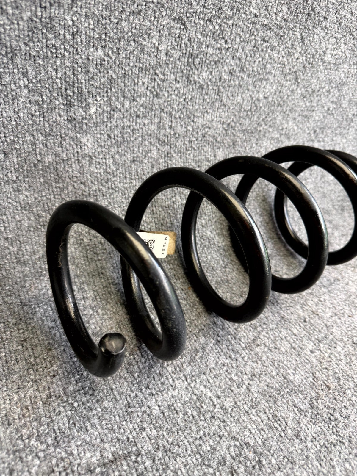 2017 – 2023 TESLA MODEL 3 REAR LEFT OR RIGHT SIDE COIL SPRING OEM, 1044472-91-E