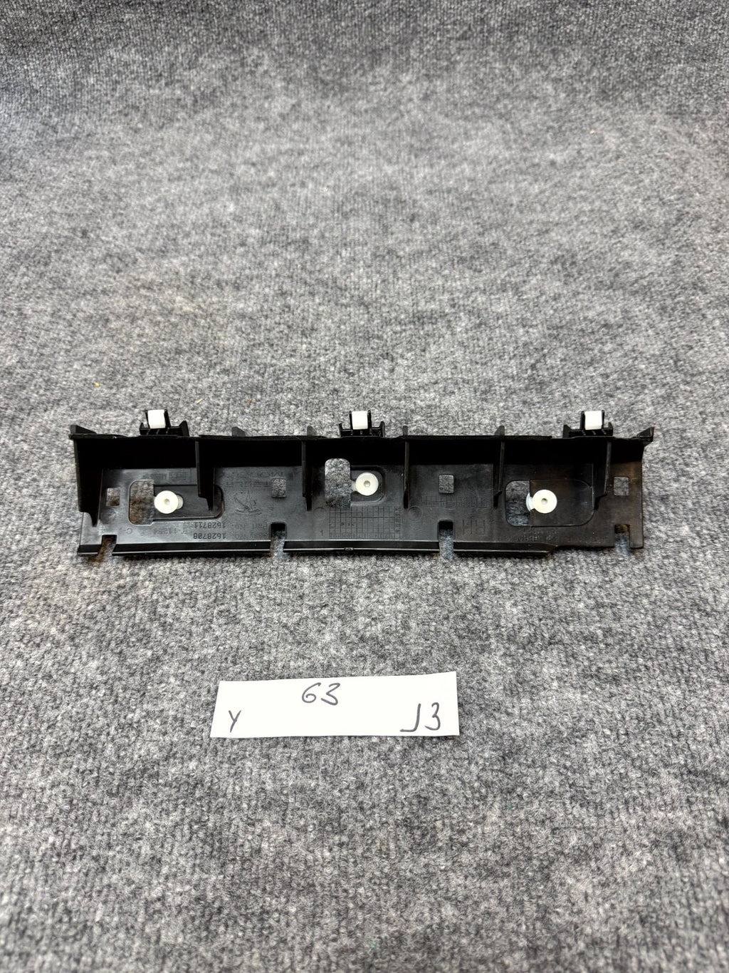 2020-2023 TESLA MODEL Y RIGHT LIFTGATE BRACKET TRIM ASSEMBLY OEM, 1628708-00-A