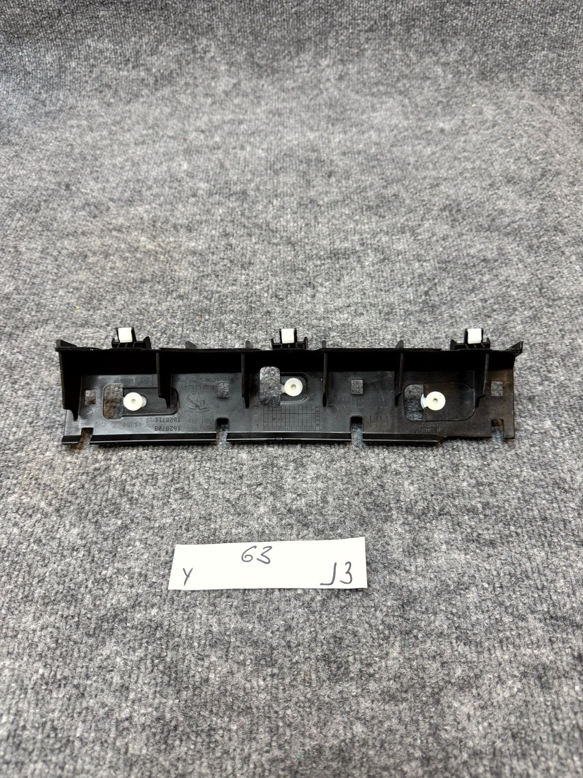 2020-2023 TESLA MODEL Y RIGHT LIFTGATE BRACKET TRIM ASSEMBLY OEM, 1628708-00-A