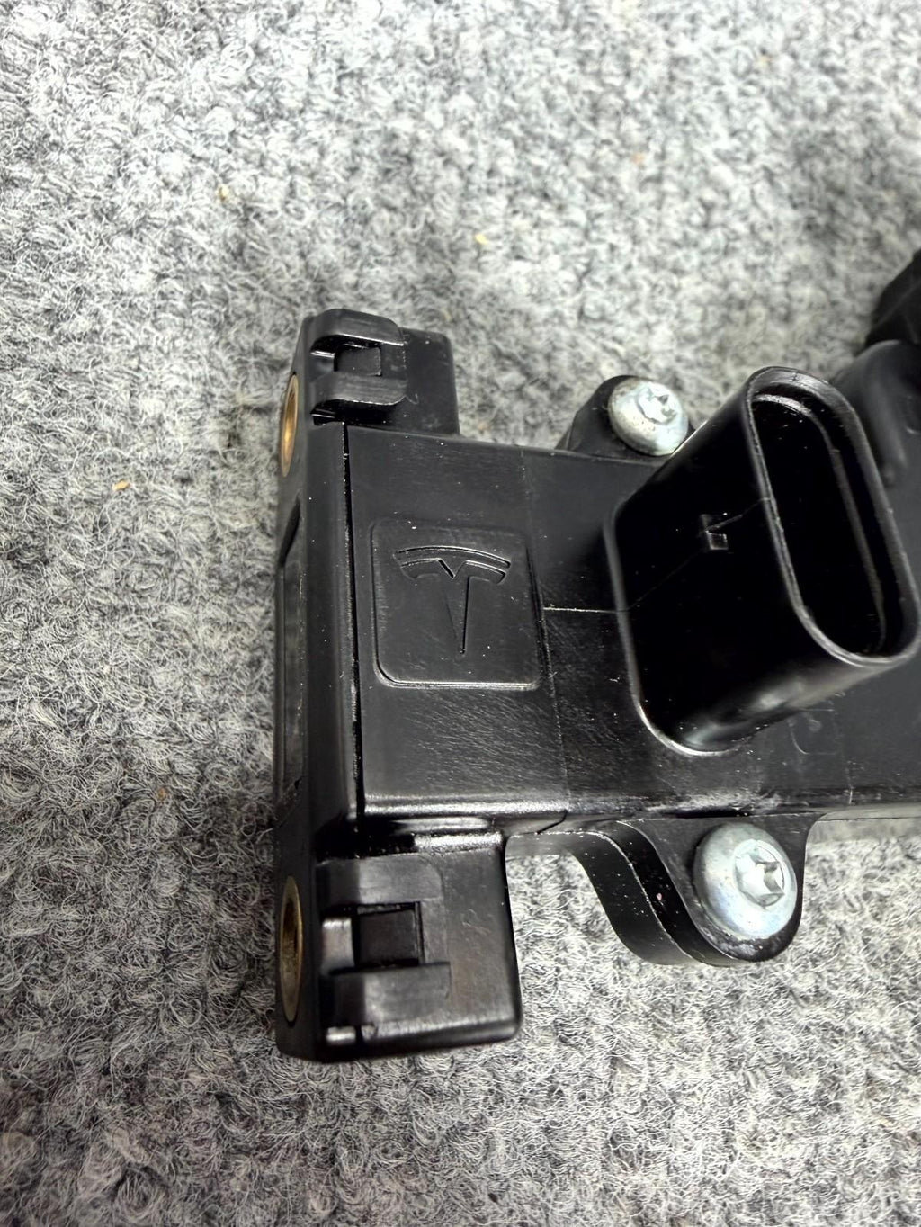 16-23 Tesla Model X Front Left Driver Side Door Pop Actuator OEM, 1045354-00-B