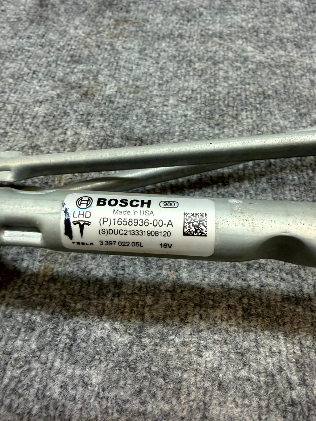 2020-2024 TESLA MODEL Y FRONT WINDSHIELD WIPER LINKAGE W/MOTOR OEM, 1658936-00-A