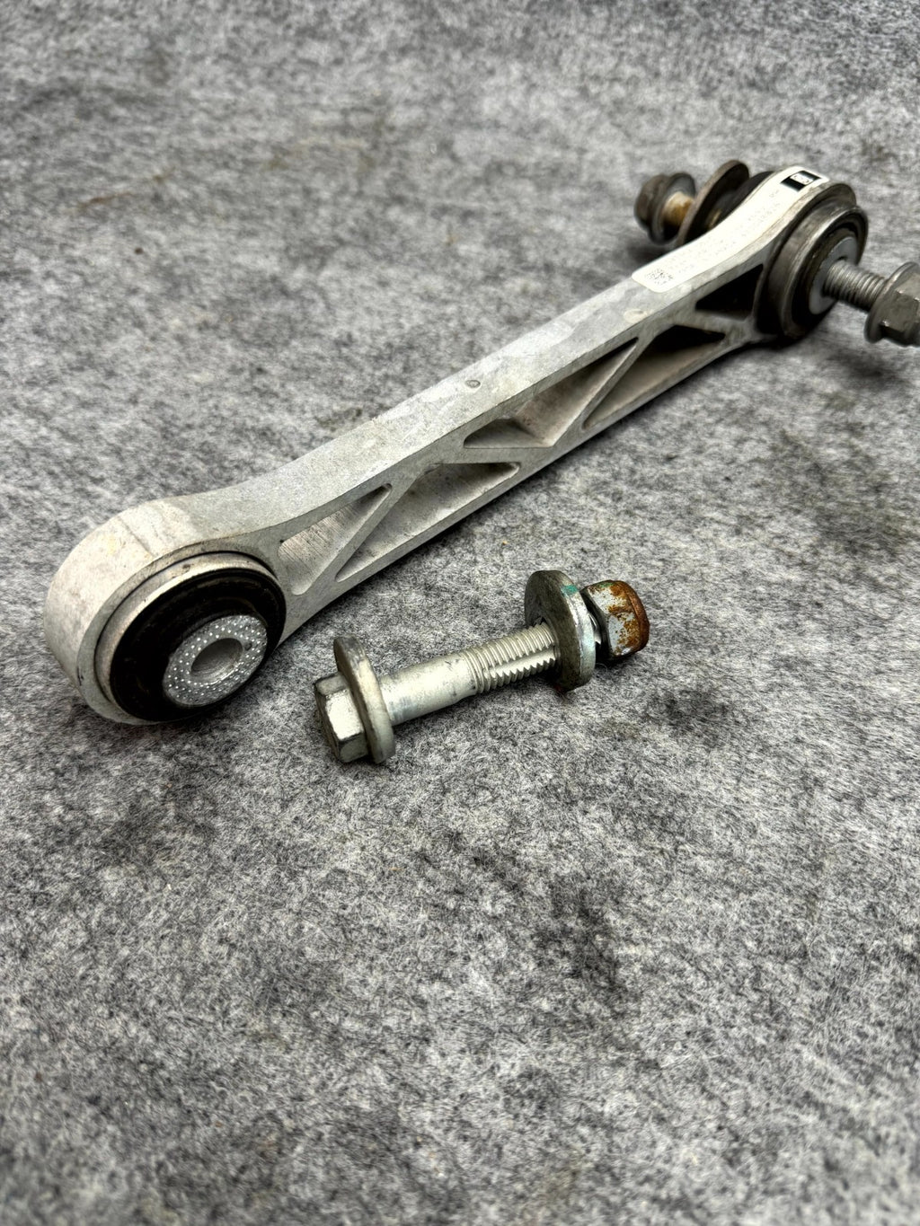 ♦️12-20 TESLA MODEL S REAR RIGHT SUSPENSION LINK CONTROL ARM OEM, 1043964-00-C