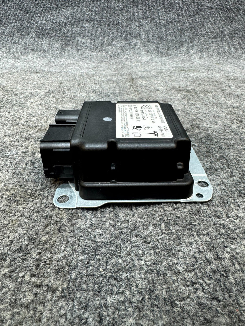 2017-2023 TESLA MODEL 3 SAFETY RESTRAINT COMPUTER CONTROL MODULE OEM, 109575700C