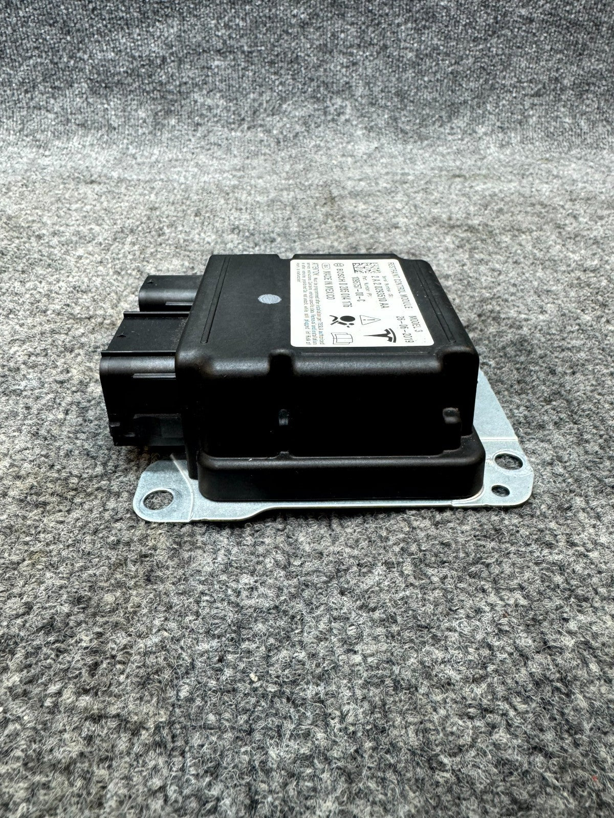 2017-2023 TESLA MODEL 3 SAFETY RESTRAINT COMPUTER CONTROL MODULE OEM, 109575700C