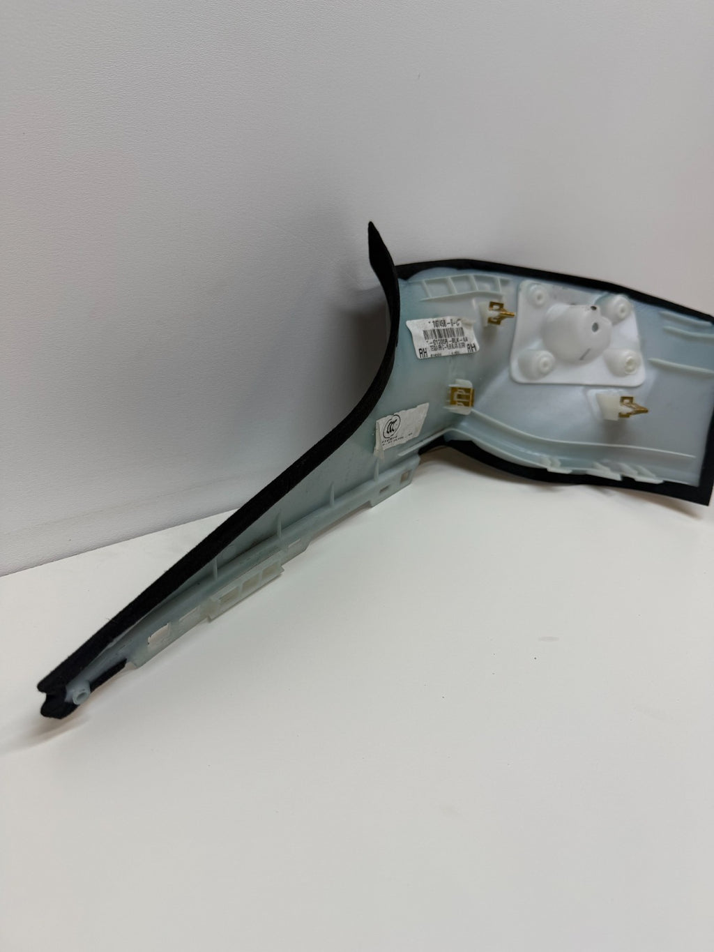 12-20 Tesla Model S Passenger Right Side C-Pillar Trim Cover Upper 1007458-06-C