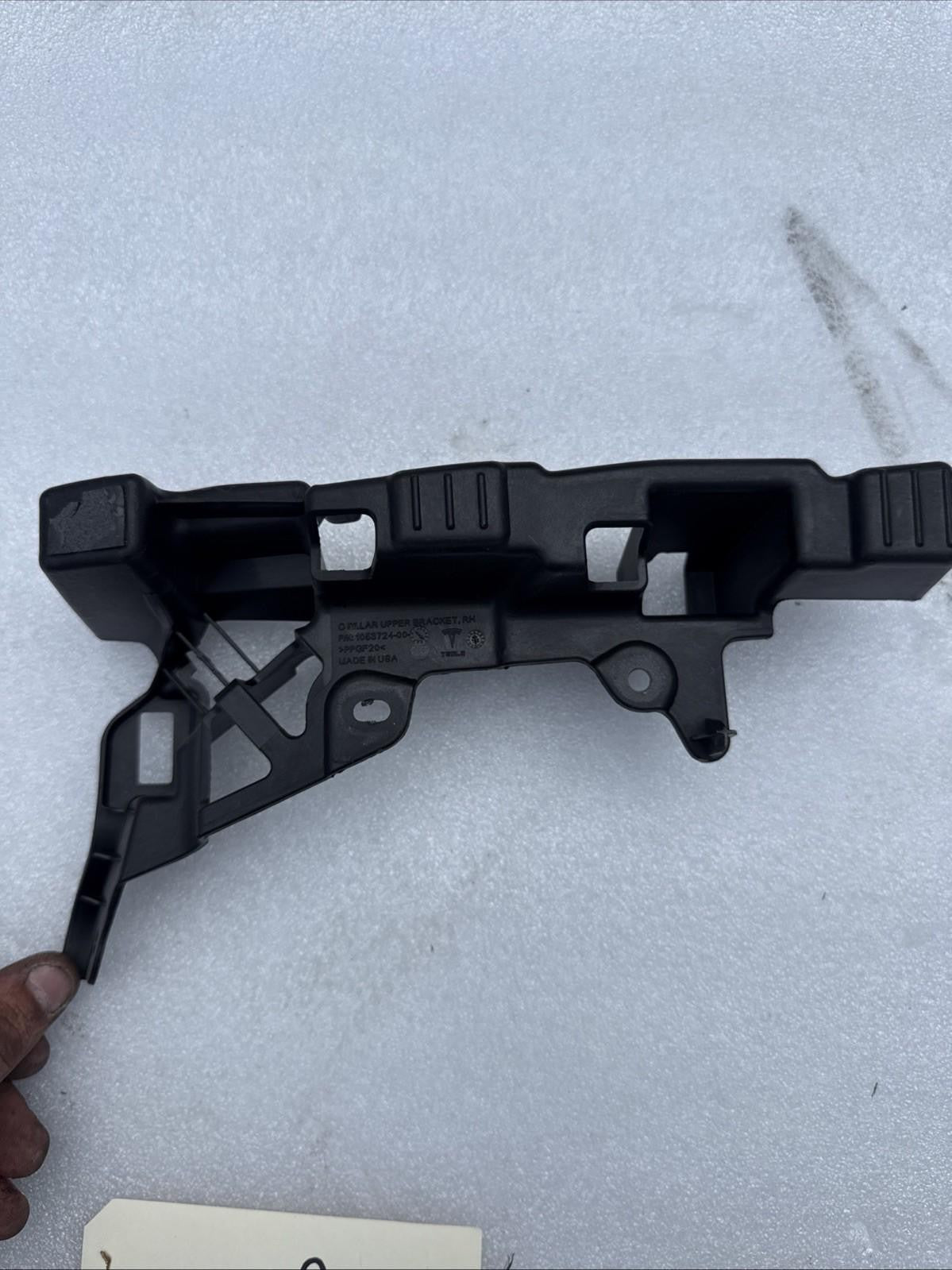 ♦️16-24 TESLA MODEL X REAR RIGHT C PILLAR UPPER SUPPORT BRACKET OEM, 105372400
