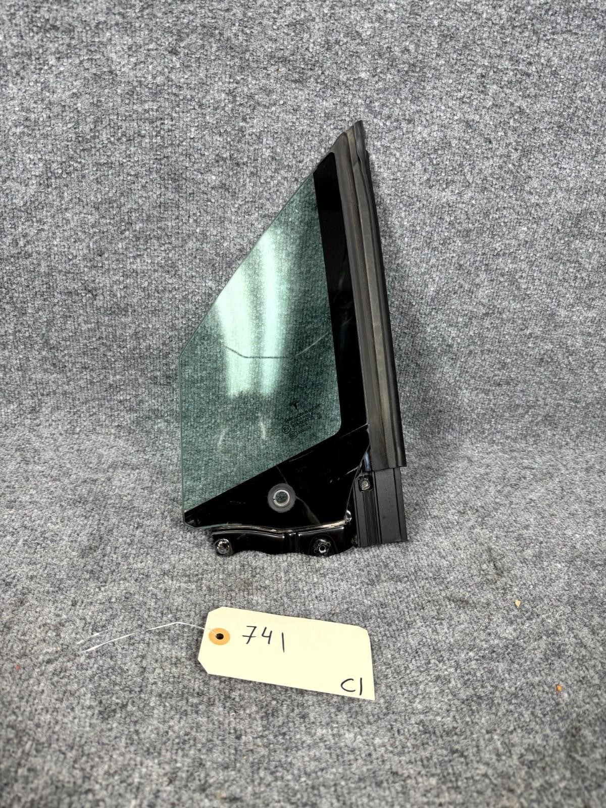♦️17-23 Tesla Model 3 Left Side Quarter Corner Glass Vent Window OEM, 43R-004530