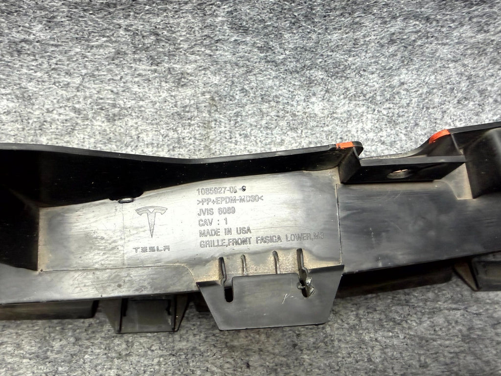 ♦️2017–2023 TESLA MODEL 3 FRONT BUMPER LOWER CENTER GRILLE OEM, 1085927-00-C