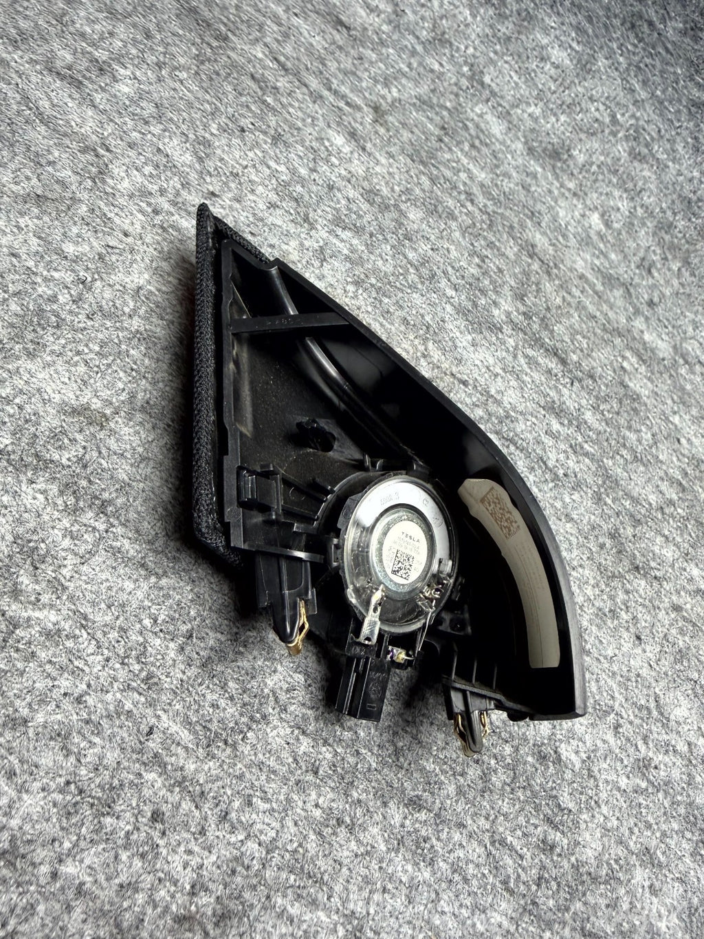 ♦️2017–2023 TESLA MODEL 3 FRONT RIGHT SIDE DOOR TWEETER COVER OEM, 1095686-00-F