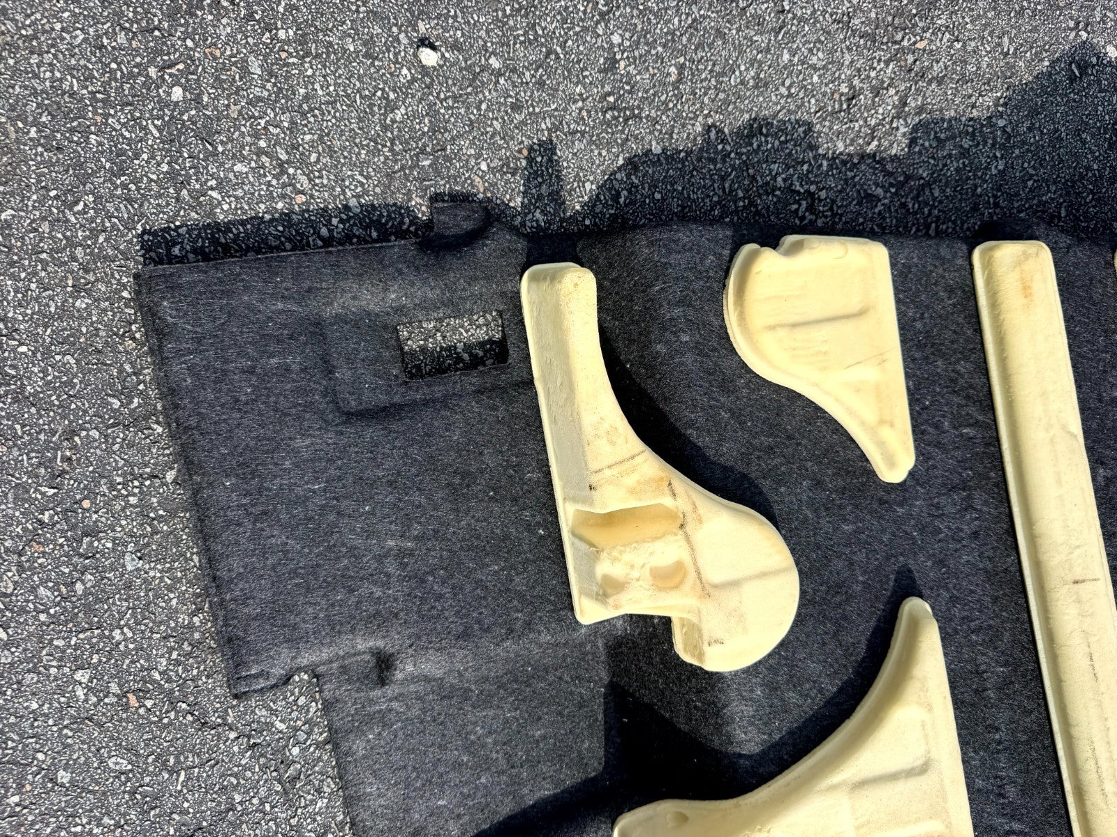 17 - 23 TESLA MODEL 3 FRONT LEFT SIDE FLOOR CARPET COVER LINER OEM, 1127267-00-G