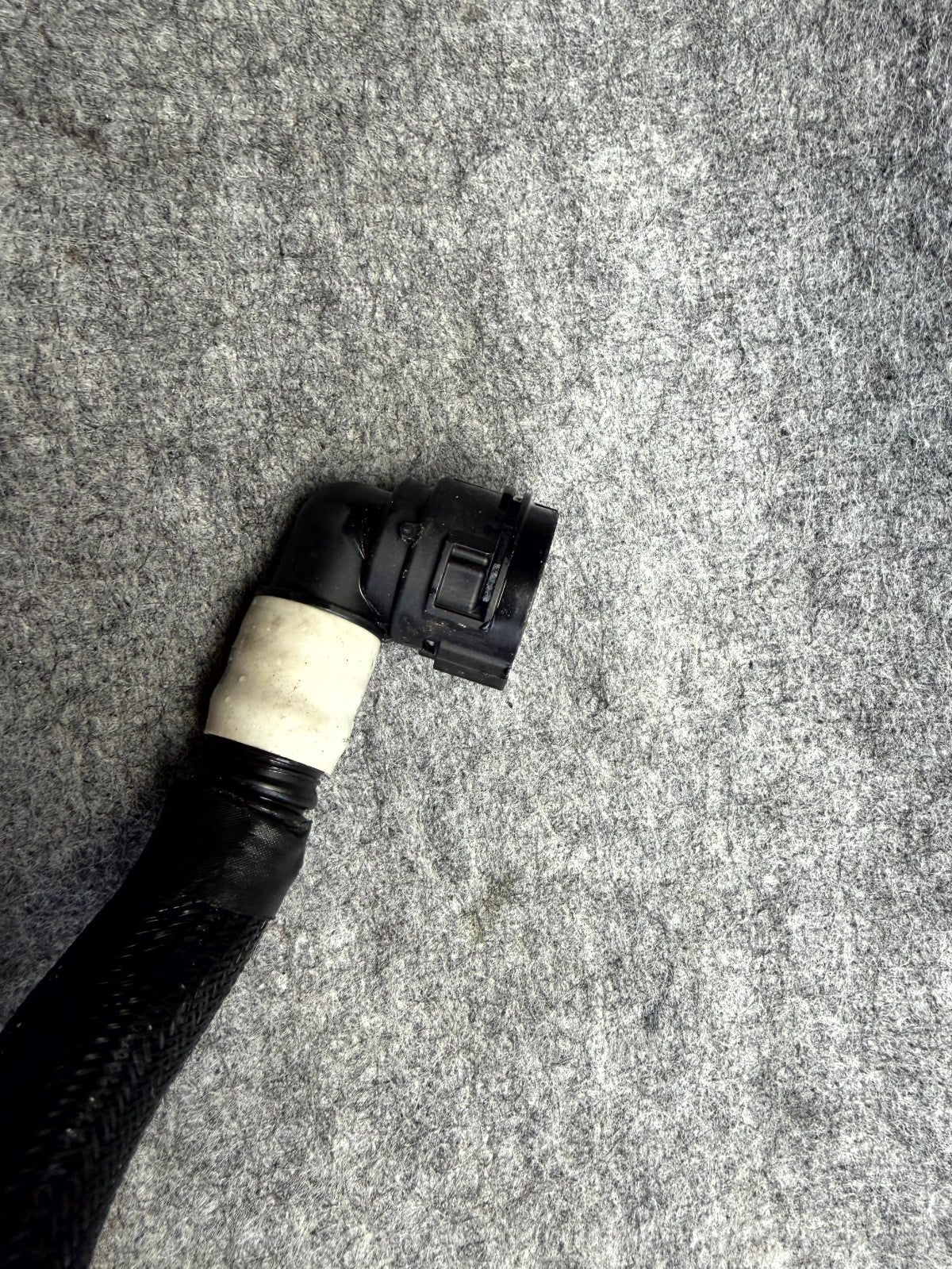 ♦️17-23 TESLA MODEL 3 FRONT RADIATOR OUTLET COOLING PIPE HOSE OEM, 1077589-00-E