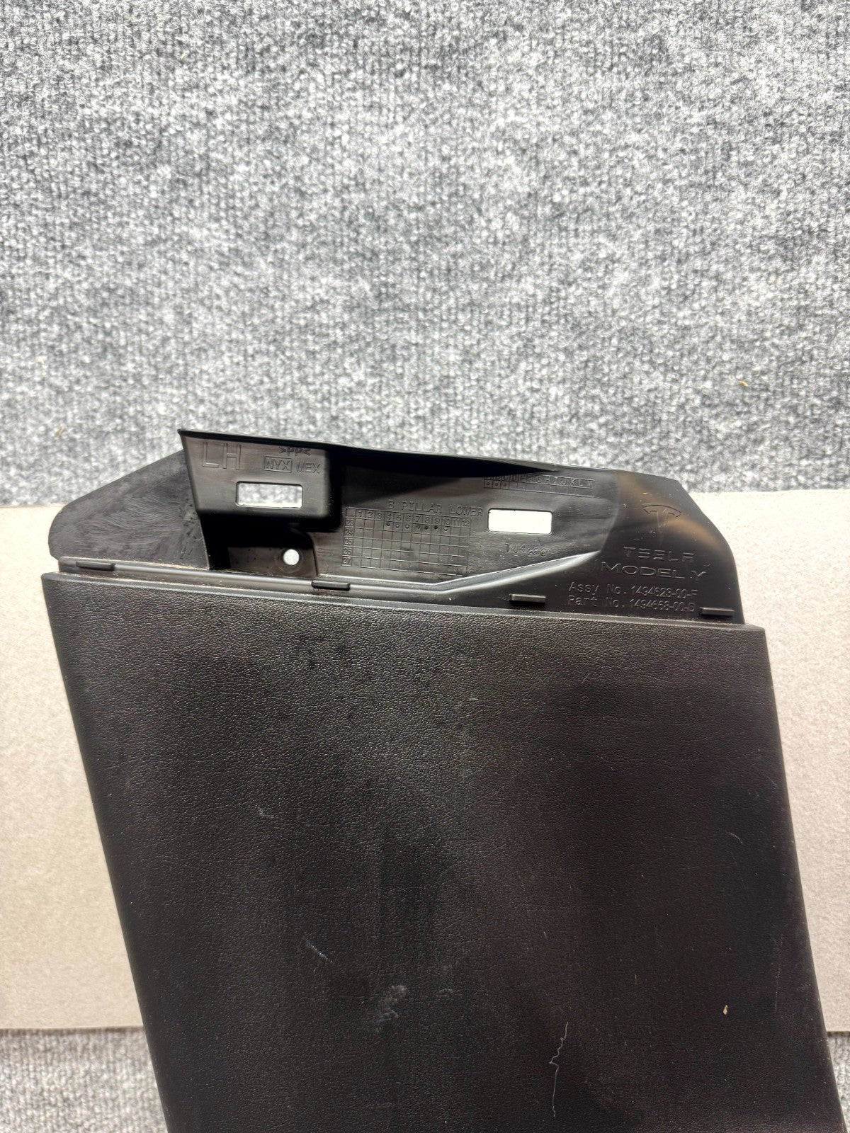 20-24 TESLA MODEL Y LEFT SIDE B-PILLAR LOWER COVER TRIM PANEL OEM, 1494623-00-F
