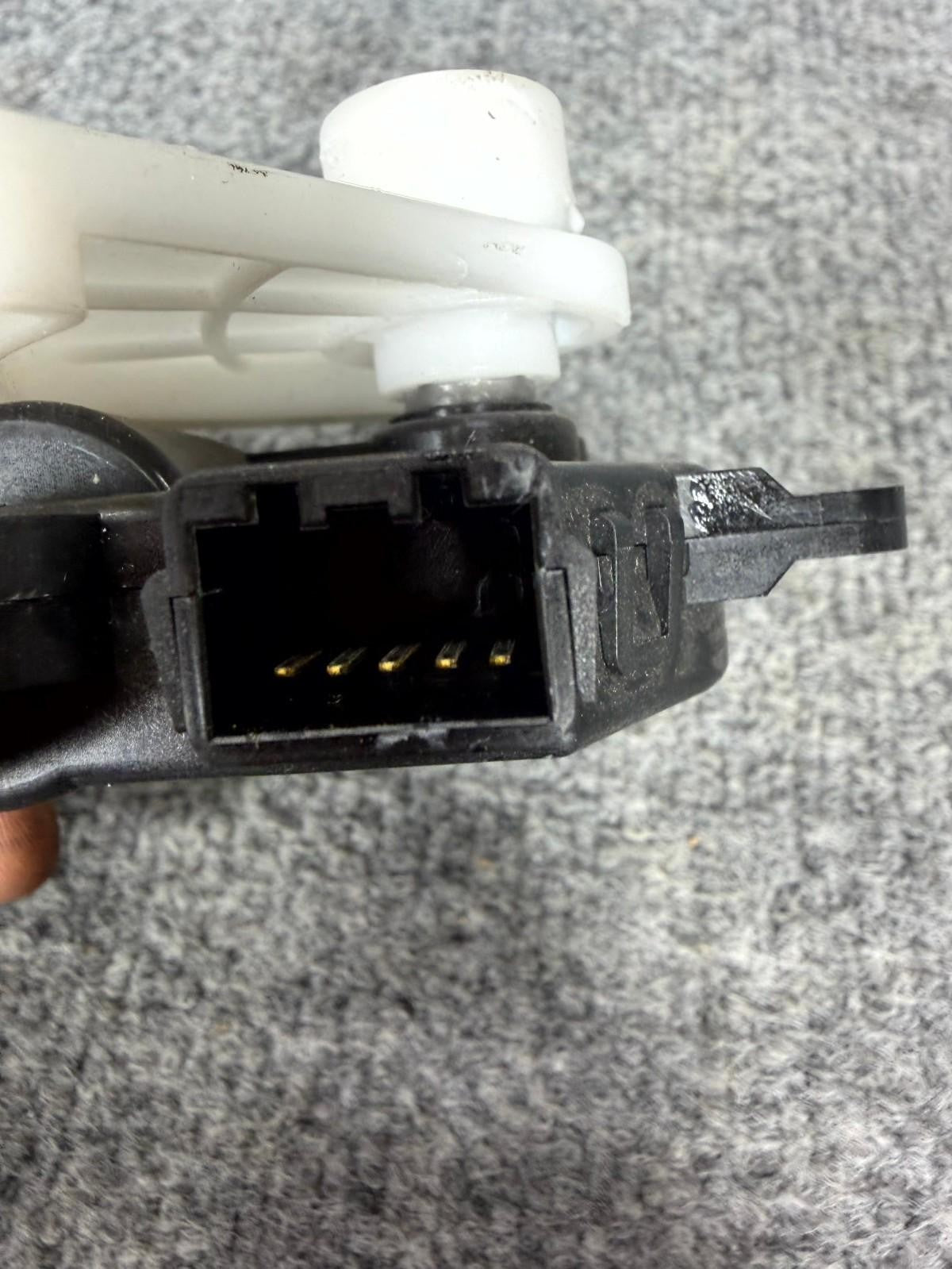 12-20 Tesla Model S X HVCC Heater Control Flap Motor Actuator OEM, D267-AP9BA02