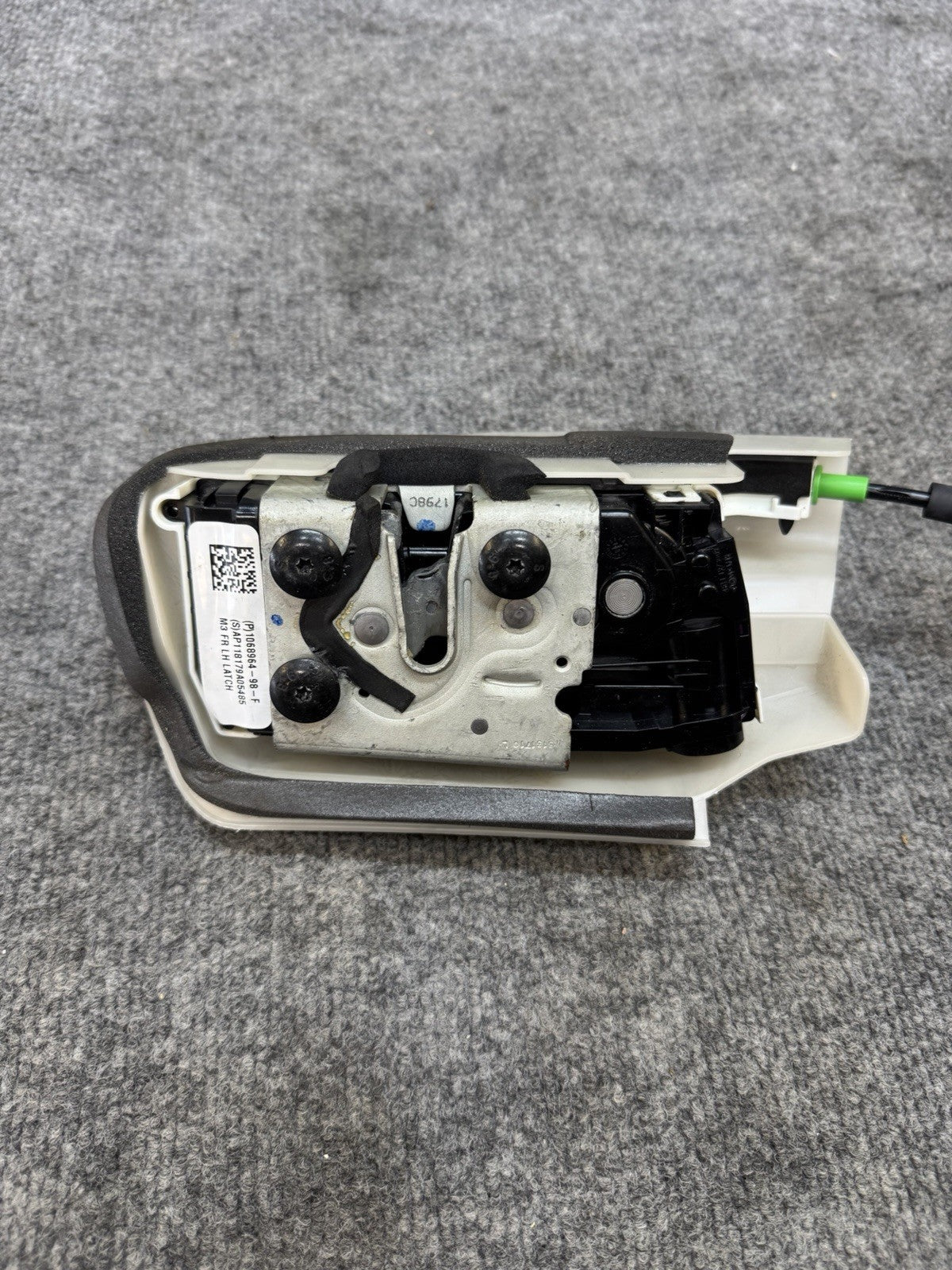 17-23 Tesla Model 3 Front Left Door Lock Latch Actuator Mechanism 1068964-00-G