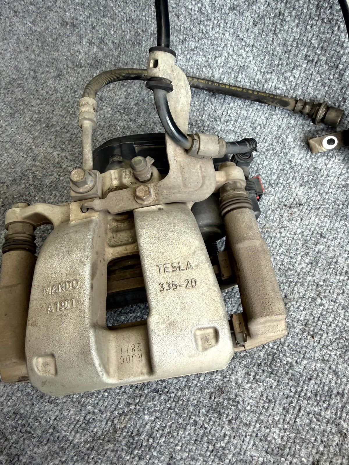 2017 – 2023 TESLA MODEL 3 REAR RIGHT SIDE BRAKE CALIPER W/ HOSE OEM 1044624-97-F