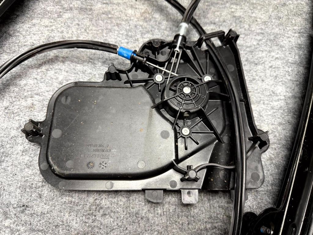 ♦️2017-2023 TESLA MODEL 3 FRONT LEFT WINDOW REGULATOR W/ MOTOR OEM, 1096620-14-J